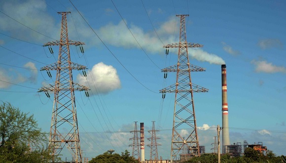 Unión Eléctrica informa afectación de 975 MW para el horario pico nocturno