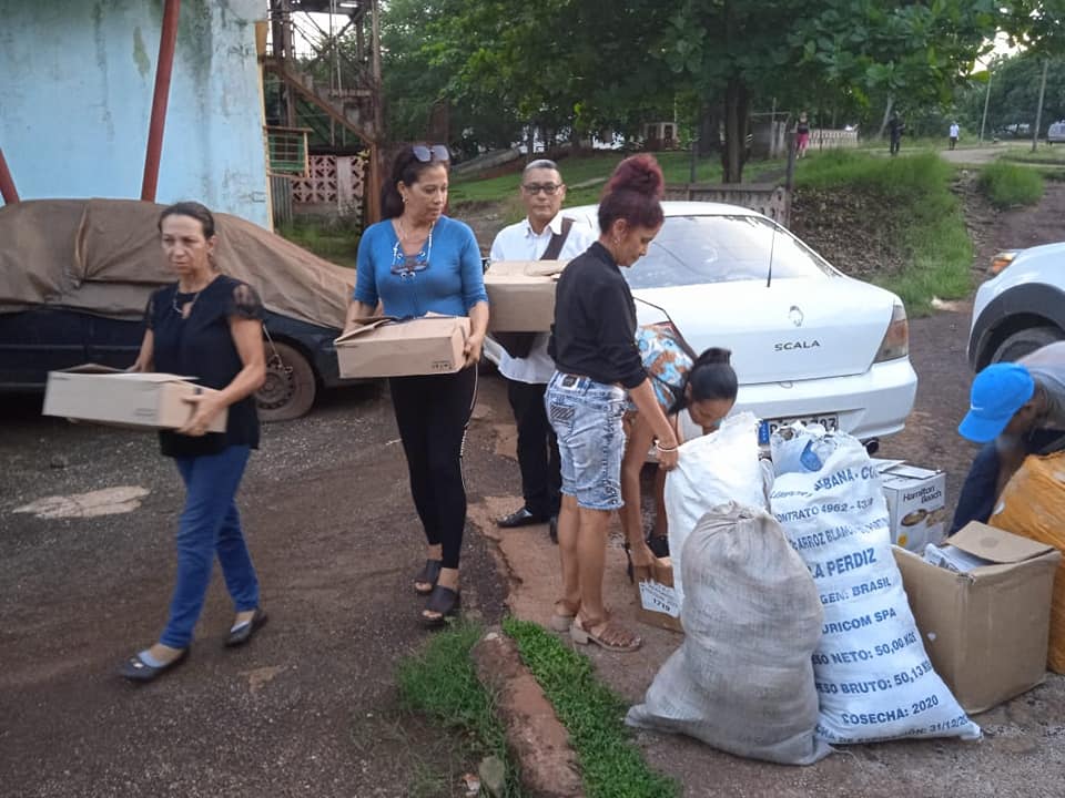 Donativo a los afectados por las intensas lluvias en Moa